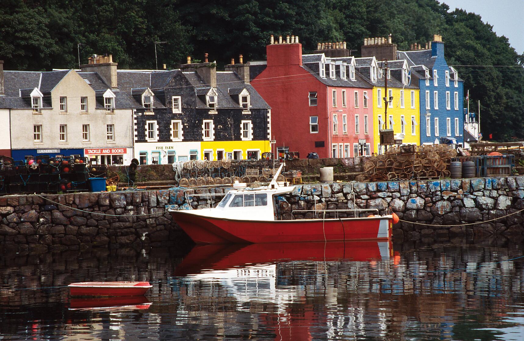 istockphoto tobermory harbor hd .jpg